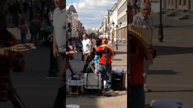Выступление музыкантов на ул Баумана. Казань. смотреть онлайн