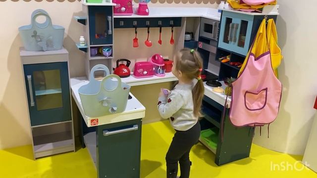 София в игровой комнате (магазин)! Развивашки для детей. Занятия с детьми. #дети #детскиепесенки