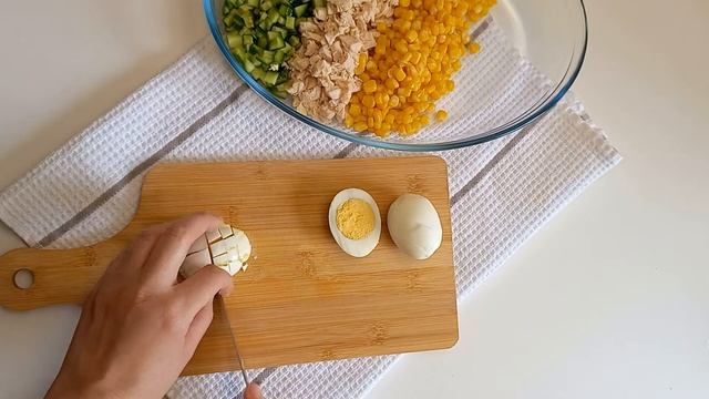 Салат из 4 ингредиентов. Легкий и сытный салат из куриного филе. Новогодний стол 2023