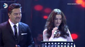 Beyaz Show - Fahriye Evcen "Hasretinle Yandı Gönlüm" şarkısını canlı söyledi!