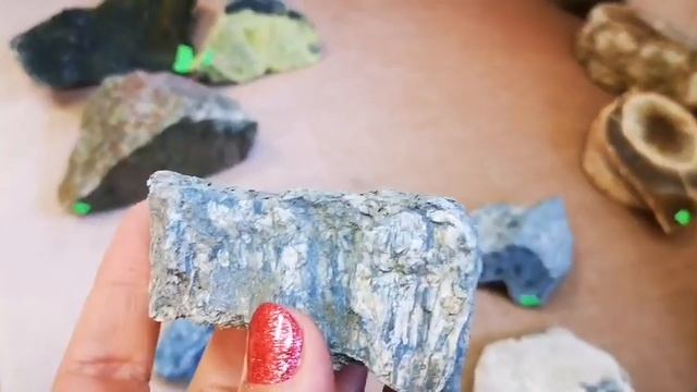 Минералы России. Родусит, оникс, виолан, змеевик смотреть онлайн