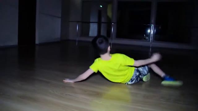 bboy Matt. 8 лет. (Школа №112). Студия брейк-данса Sense of life смотреть онлайн