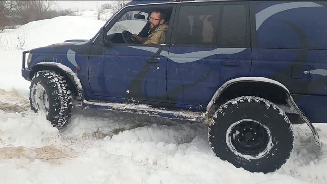 Он почти прилег, Mitsubishi Pajero-2 в центре внимания off road 4×4 смотреть онлайн