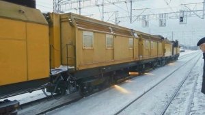 Учим цвета и поезда  Найди лишнюю картинку   викторина