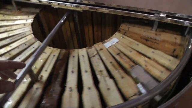 Медогонка "Медуница 4 Комби Авто" - откачка рутовских рамок в радиальном режиме смотреть онлайн