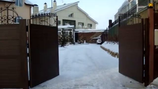 Автоматические распашные ворота (вид снаружи) смотреть онлайн