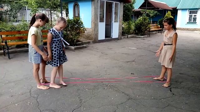 Учимся прыгать на резинке смотреть онлайн