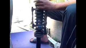 БМВ Е34. Замена задней пружины!