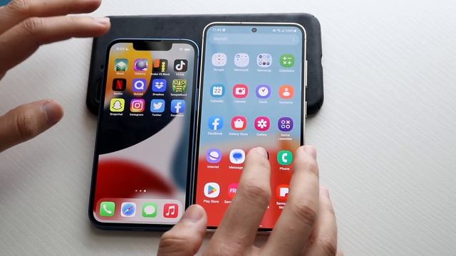 Samsung Galaxy S23 Vs iPhone 13 Mini! (Comparison) (Review) смотреть онлайн