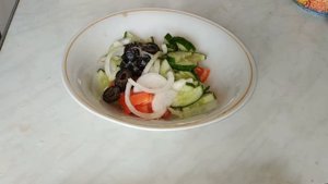 Салат с мясом криля низкокалорийный и полезный