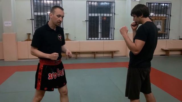 Удар ногой в прыжке так валят в UFC смотреть онлайн