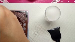 Простой дизайн ногтей. Использование втирки в стемпинге.