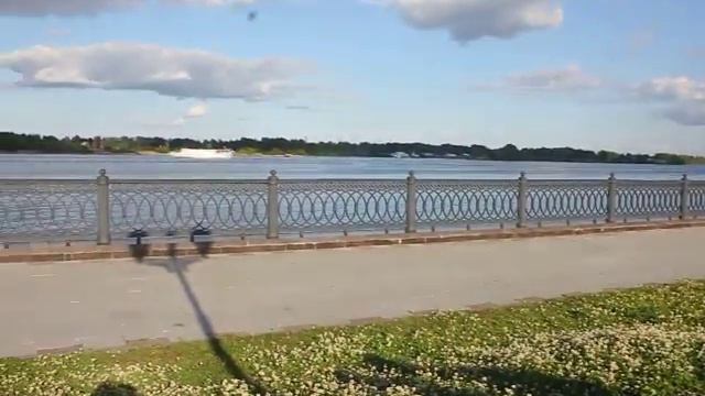 Денис Смыслёнов и Денис Розов на берегу Волги - Лето '96 смотреть онлайн