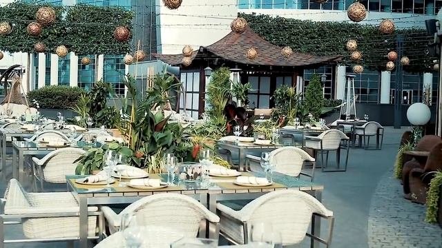 Летняя веранда в ресторане Бамбу Бар. Bamboo.Bar