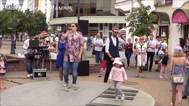 Девушка читает рэп на улице! Music! смотреть онлайн