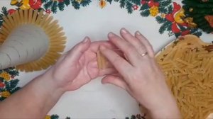 Мастер-класс/Креативные елки/Елочка из макаронных изделий