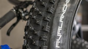 Vee Tire Snow Avalanche 26x4.8" - шипованные покрышки для фэтбайка, распаковка и взвешивание.