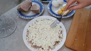 САЛАТ ЛЮДМИЛА/КУХНЯ ЭПОХИ СССР/СЛОЕНЫЙ, МЯСНОЙ? САЛАТЫ НА ПРАЗДНИЧНЫЙ СТОЛ
