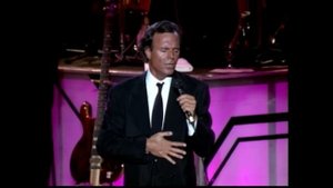 Julio Iglesias - Amor, Amor, Amor (taken from "Starry Nights" concert DVD)