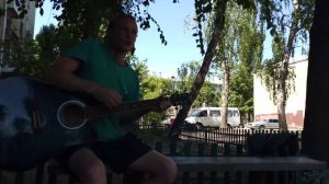 там на суку сидит ворона