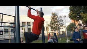 10 САМЫХ ЛЕГКИХ ЭЛЕМЕНТОВ НА ТУРНИКЕ И НА БРУСЬЯХ #WORKOUT