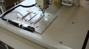 Фирма Швеймаш: работа нестандартного швейного автомата для шитья многослойных изделий по шаблону
