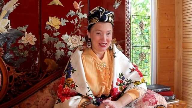 ОБРЕЗАЙТЕ ЭТИКЕТКИ, НЕ НОСИТЕ ОДЕЖДУ С НАДПИСЯМИ И БРЕНДАМИ. УБИРАЙТЕ С РУССКОГО ПЛАТКА БИРКУ.
