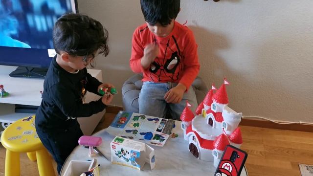 LEGO Super Mario frog review with Laith and Adam смотреть онлайн