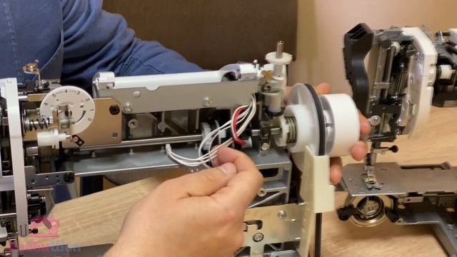 ЧТО ВНУТРИ КОМПЬЮТЕРНОЙ ШВЕЙНОЙ МАШИНЫ || Устройство швейной машинки || Brother Innov-is смотреть онлайн