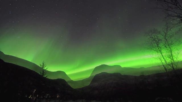 Aurora borealis over the mountain Spanstind in Norway смотреть онлайн