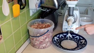 Домашняя колбаса, жарим на даче, на углях