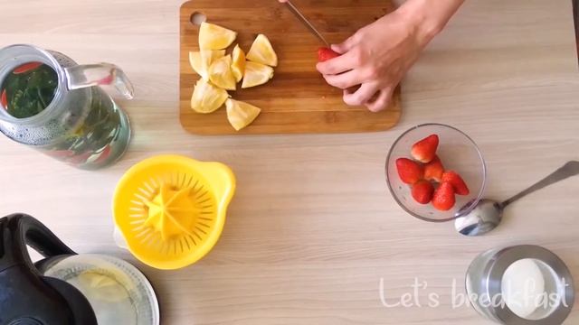 Клубничный лимонад с базиликом: ярко и необычно :)