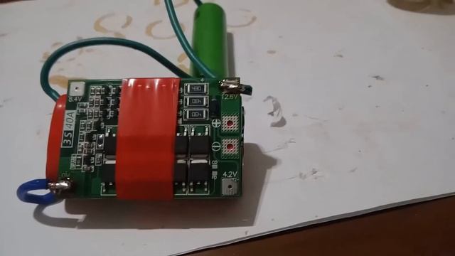 Переделка аккумуляторов шуруповерта Hitachi на литий ионные элементы. смотреть онлайн