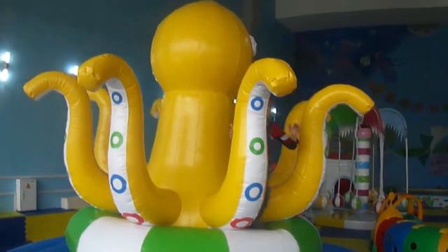 Inflatable octopus смотреть онлайн