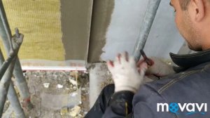 Установка капельника с сеткой в месте примыкания системы утепления к цоколю, втапливаем в клей
