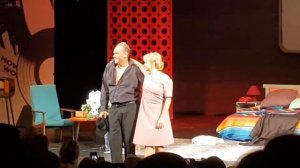 Максим Аверин и Анна Якунина в спектакле "Там же тогда же". Занавес