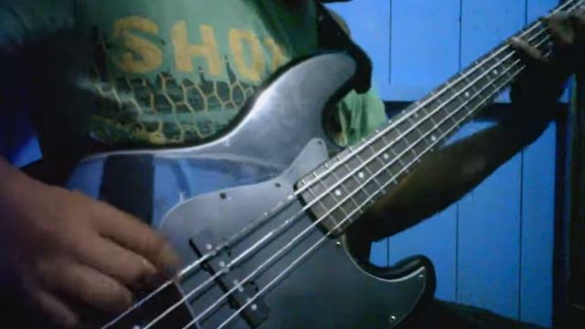 IRON MAIDEN POWERSLAVE(LIVE IN COSTA RICA 2008) BASS COVER смотреть онлайн