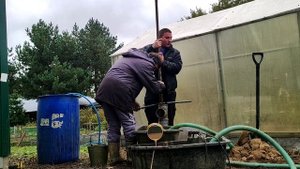 Ручное гидробурение скважины. Злая абиссинка.