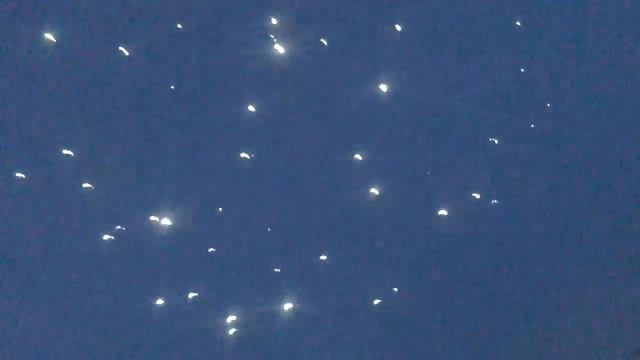 Представление и салют в честь праздника Королева смотреть онлайн