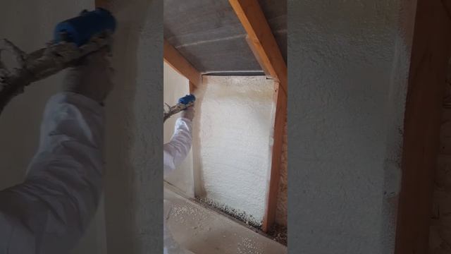 Утепление мансарды напыляемым пенополиуретаном смотреть онлайн