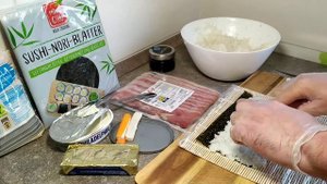 ЗАПЕЧЕННЫЕ РОЛЛЫ! Ролл с беконом, ролл с лососем, ролл с крабом! #суши #роллы #мужикнакухне