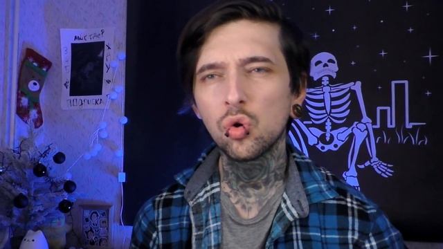 Вот что бывает на улице за ТОННЕЛИ В УШАХ смотреть онлайн