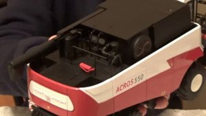 Модель зерноуборочного комбайна "Акрос 550" 1:32
