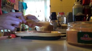 Бутерброды с икрой с тунцом и копченым лососем