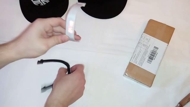 Посылки с Китая. Бейсболки, часы и фонарик. смотреть онлайн