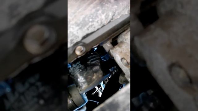 Течь масла из под фильтра в мороз Nissan Serena C25 смотреть онлайн