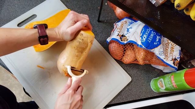 FRUGAL ALDI THANKSGIVING DINNER! || SMALL-FAMILY THANKSGIVING FOR $20.00 смотреть онлайн