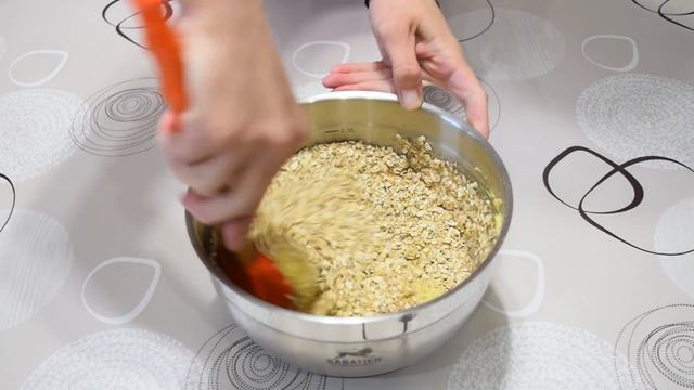 Овсяное печенье с кусочками шоколада /Oat cookies. смотреть онлайн