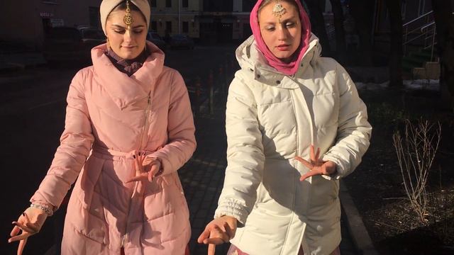 13. Собираем цветы + 14. Плетем гирлянды (харинамные танцы) смотреть онлайн