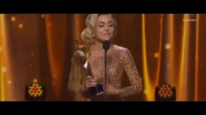 Angelique Boyer y Michel Brown ganan como mejor actriz y mejor actor en los Premios Tv y Novelas